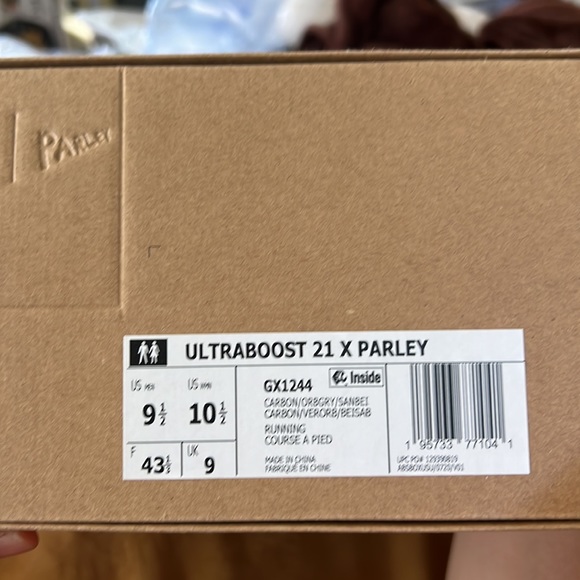 Men’s Adidas Ultra Boosts - Picture 3 of 4